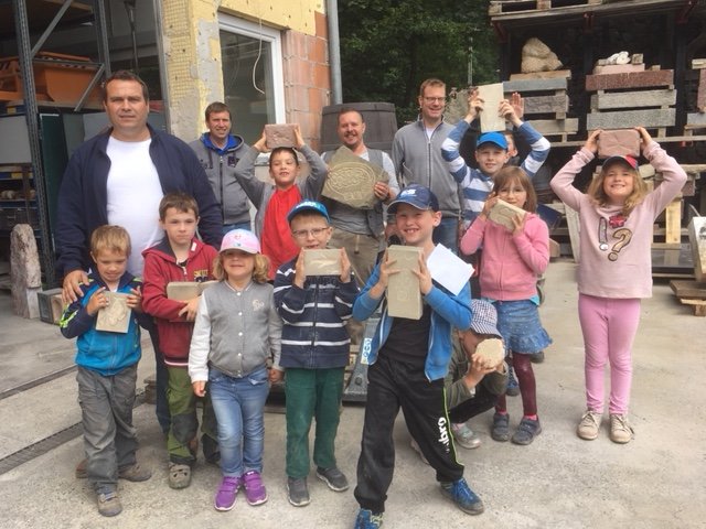 2018 - HVE Jugend beim Steinmetz - Steine bearbeiten